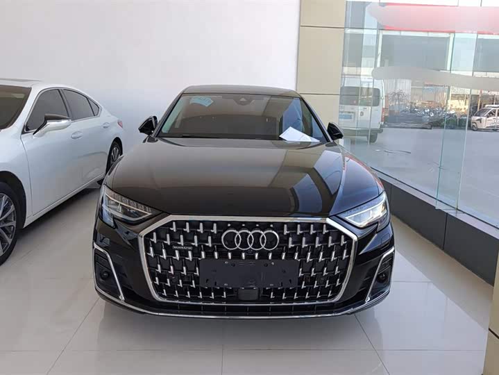 Фото 2 - Audi A8