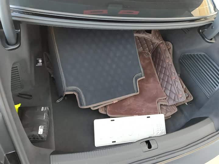 Фото 4 - Audi A8