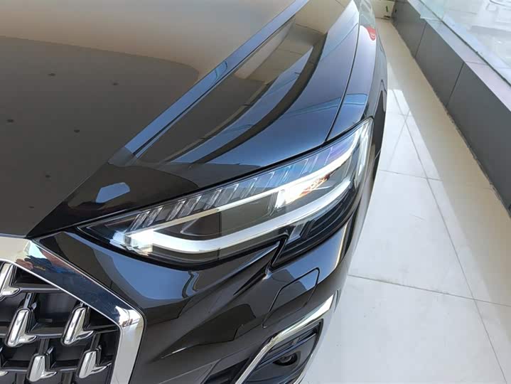 Фото 5 - Audi A8