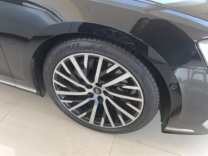 Фото 6 - Audi A8