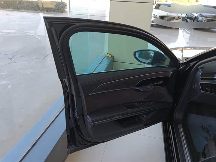 Фото 7 - Audi A8