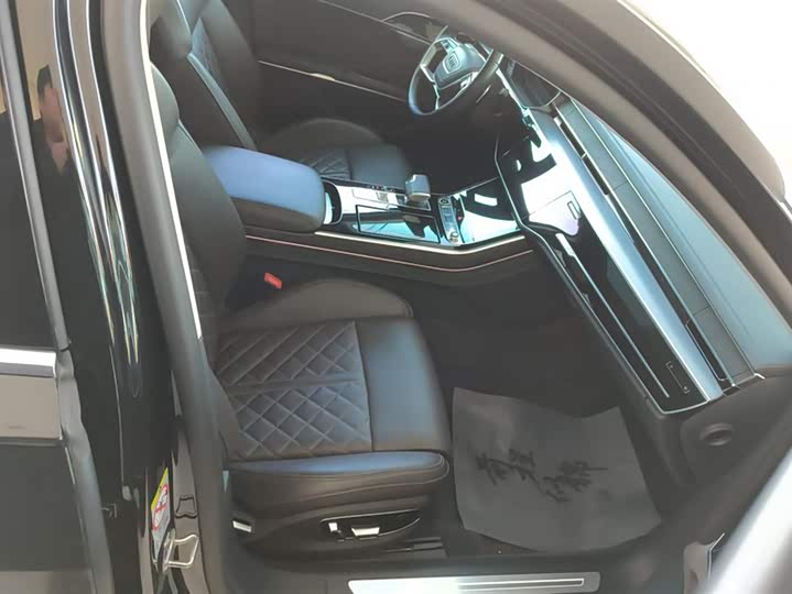 Фото 8 - Audi A8