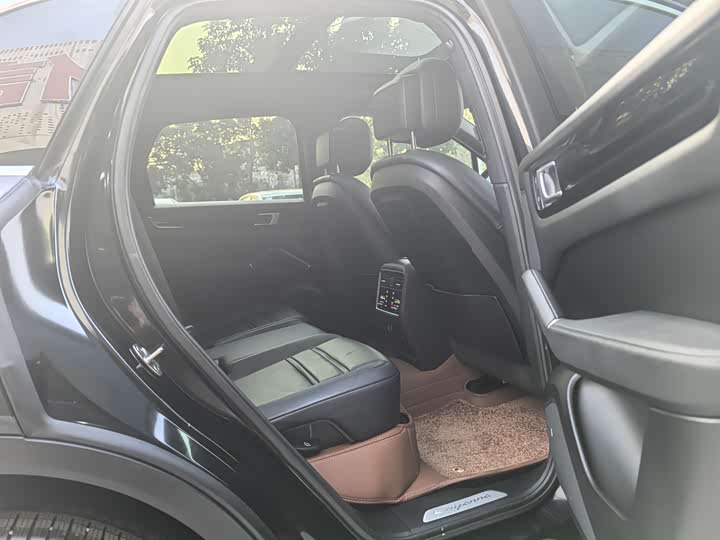 Фото 9 - Porsche Cayenne