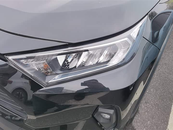 Фото 5 - Toyota RAV4