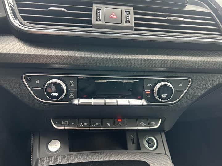 Фото 7 - Audi Q5L