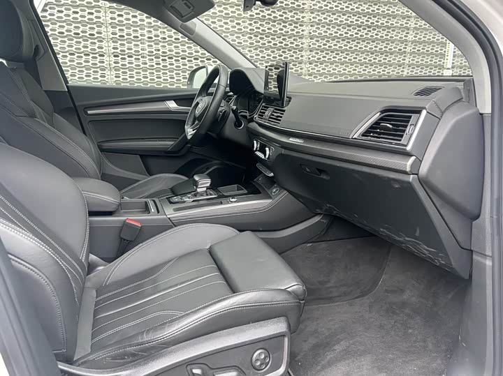 Фото 9 - Audi Q5L