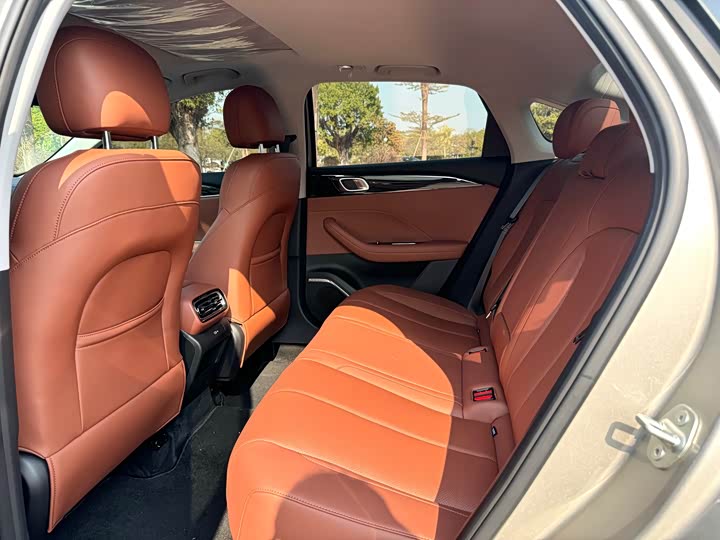 Фото 5 - Geely Emgrand