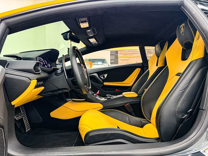 Фото 8 - Lamborghini Huracán