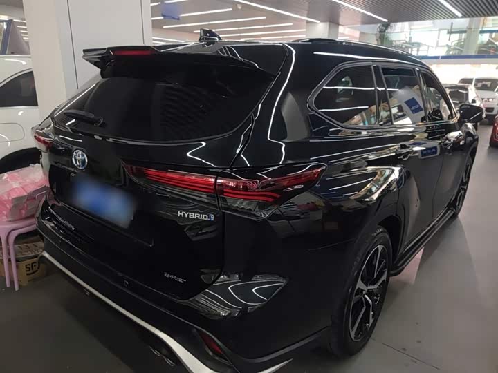 Фото 7 - Toyota Crown Kluger