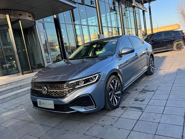 Фото 1 - Volkswagen Passat