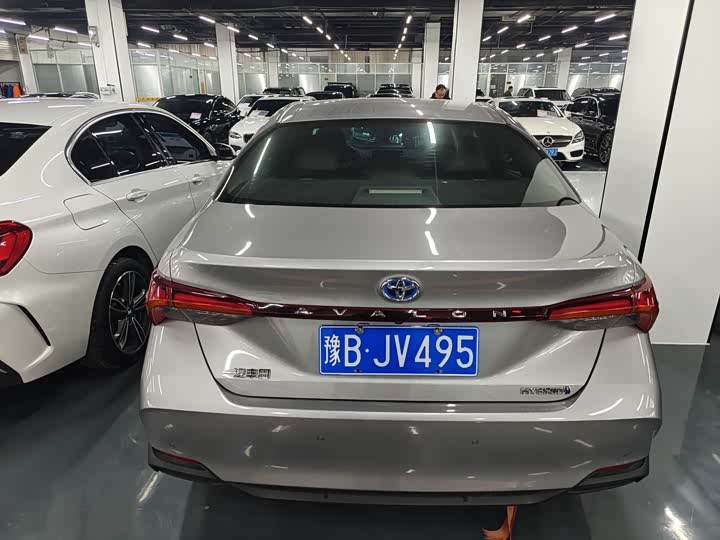 Фото 8 - Toyota Avalon