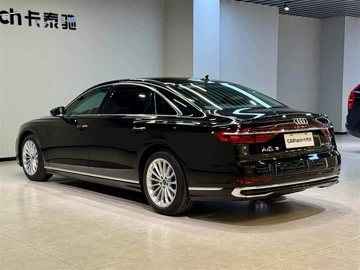 Фото 5 - Audi A8