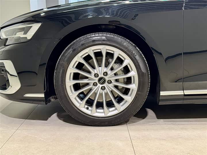 Фото 9 - Audi A8