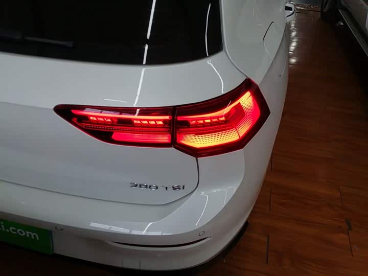 Фото 8 - Volkswagen Golf