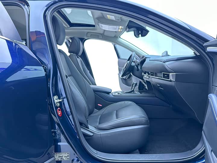 Фото 9 - Mazda CX-30