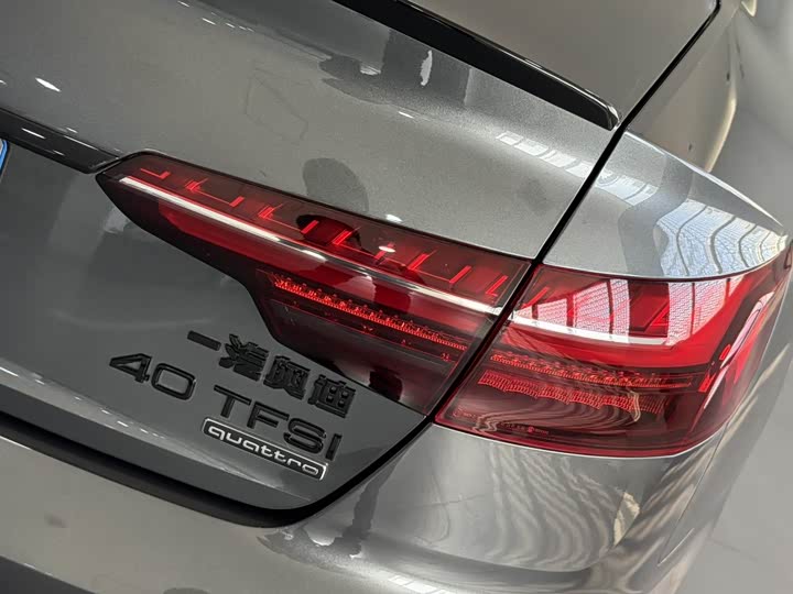 Фото 6 - Audi A4L