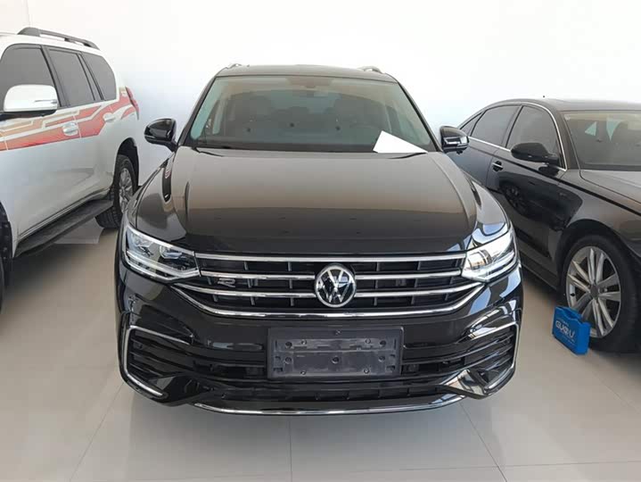 Фото 2 - Volkswagen Tiguan L Pro