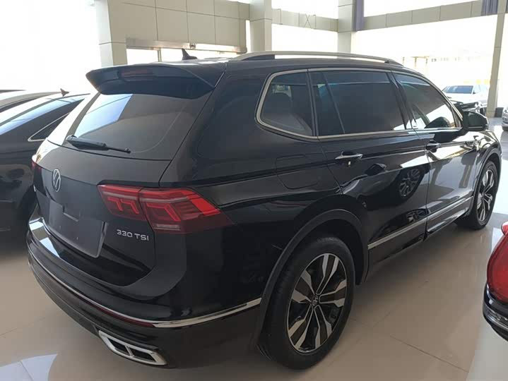 Фото 3 - Volkswagen Tiguan L Pro