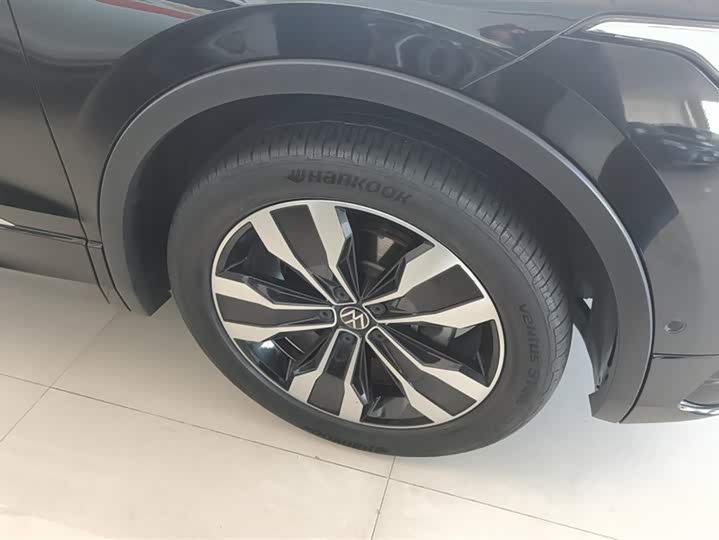 Фото 6 - Volkswagen Tiguan L Pro