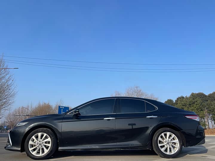 Фото 4 - Toyota Camry