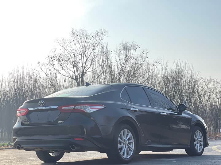 Фото 7 - Toyota Camry