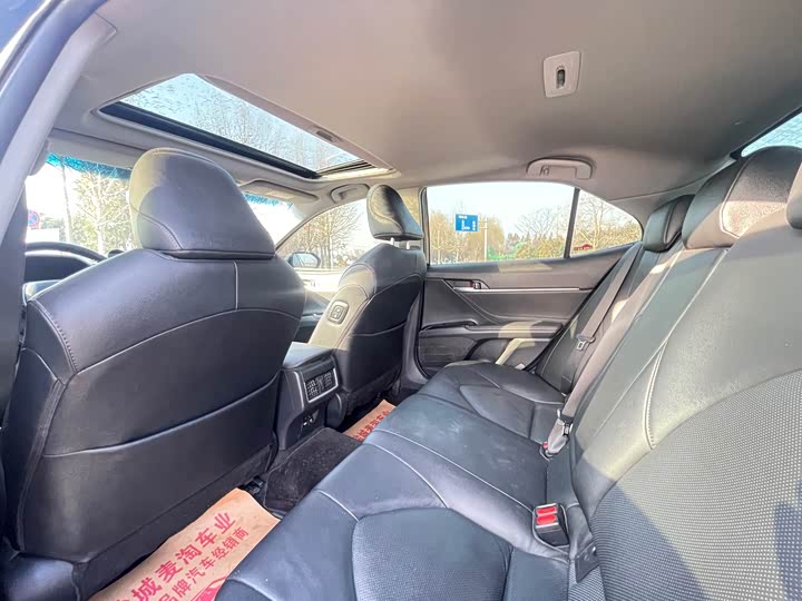 Фото 9 - Toyota Camry