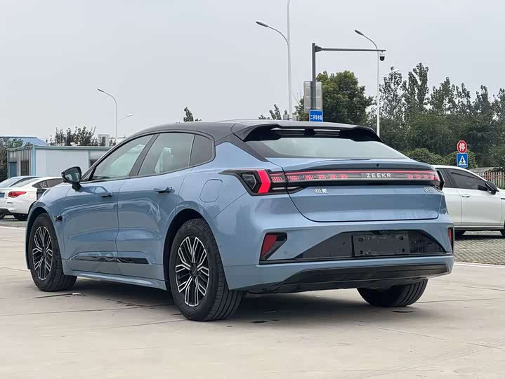 Фото 8 - Zeekr 001