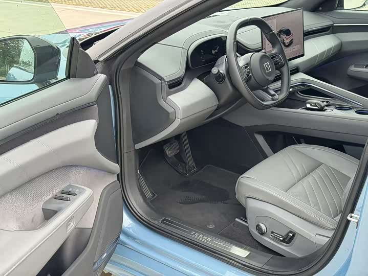 Фото 9 - Zeekr 001