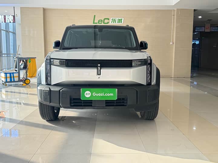 Фото 3 - Chery iCar 03