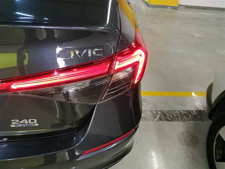 Фото 8 - Honda Civic