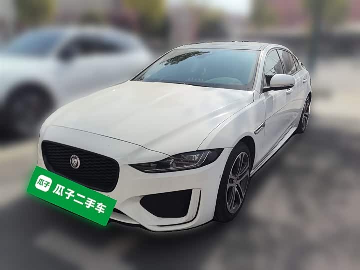 Фото 1 - Jaguar XE L