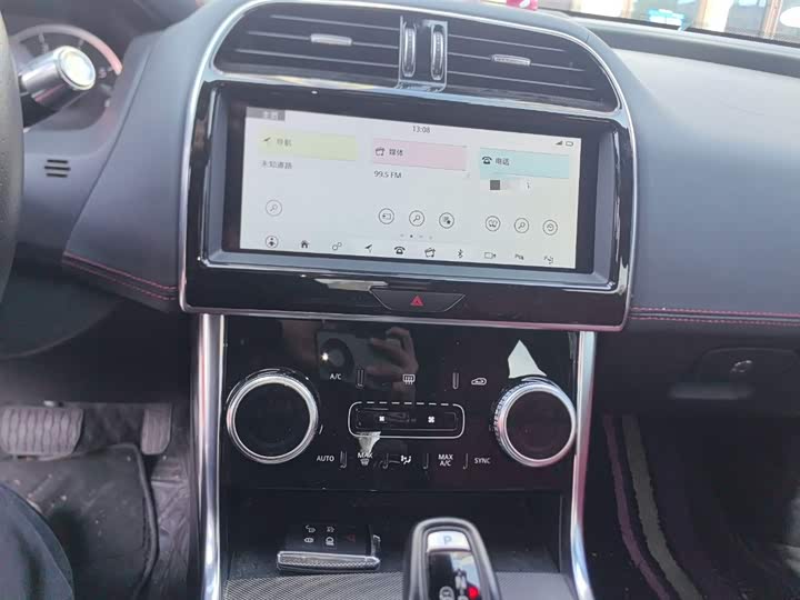 Фото 6 - Jaguar XE L