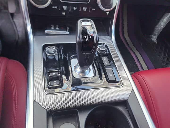 Фото 7 - Jaguar XE L