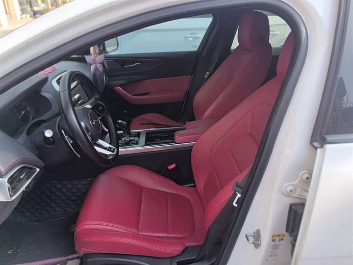 Фото 8 - Jaguar XE L