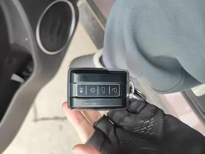 Фото 9 - Tank 300