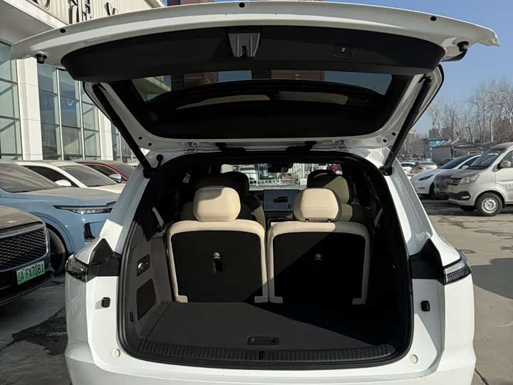 Фото 8 - Nio Onvo L90