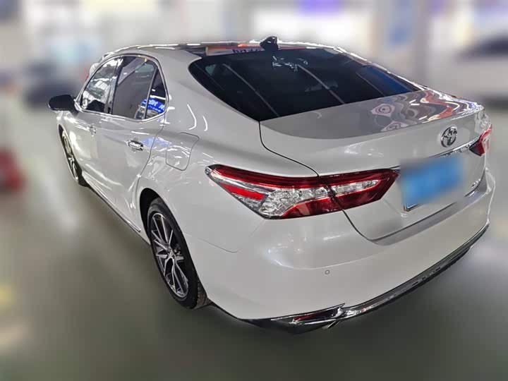 Фото 9 - Toyota Camry