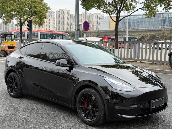 Фото 3 - Tesla Model Y