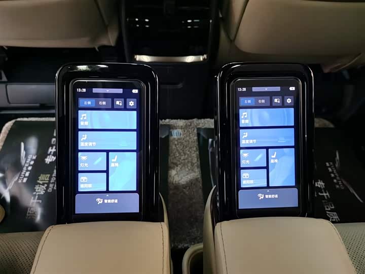 Фото 8 - Toyota Vellfire