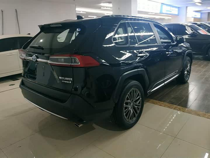 Фото 3 - Toyota Wildlander