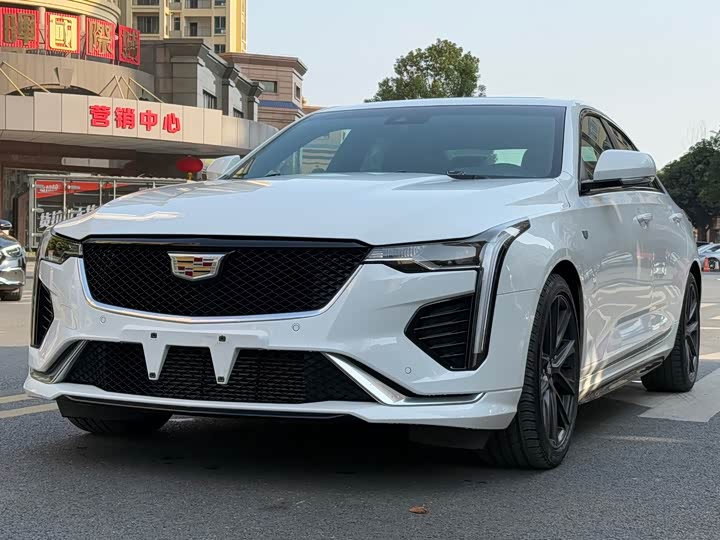 Фото 1 - Cadillac CT4