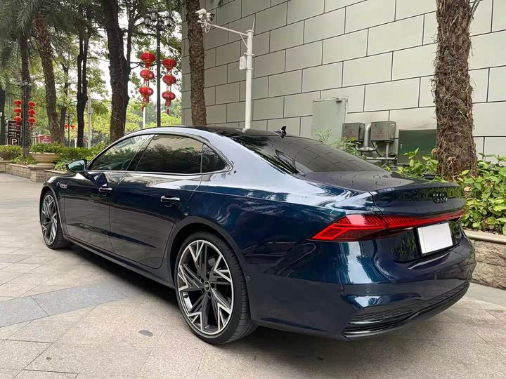 Фото 4 - Audi A7L