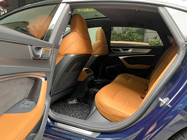 Фото 5 - Audi A7L