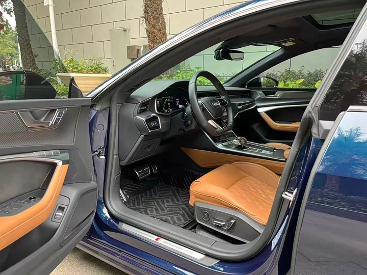 Фото 6 - Audi A7L