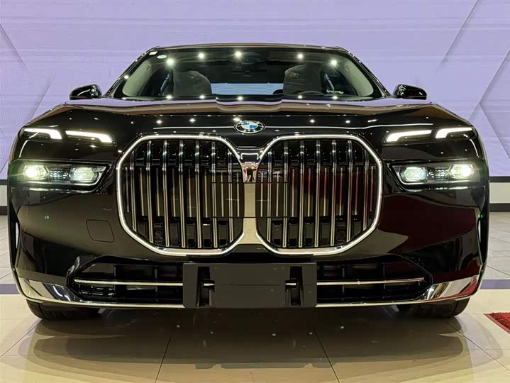 Фото 3 - BMW 7 Series