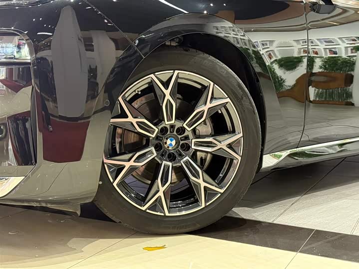 Фото 4 - BMW 7 Series