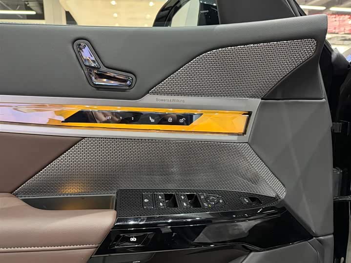 Фото 8 - BMW 7 Series