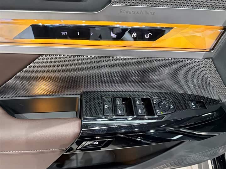 Фото 9 - BMW 7 Series