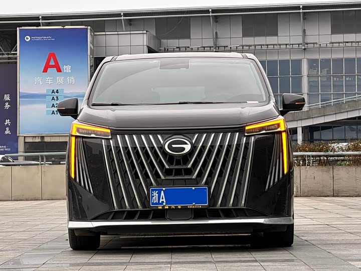 Фото 2 - GAC Trumpchi M8