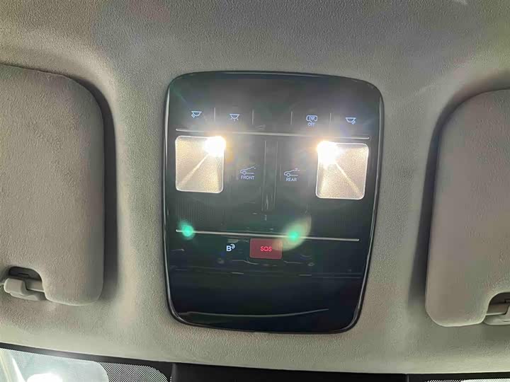 Фото 9 - Hyundai Santa Fe